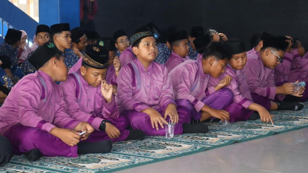 SD Mukrida Kenalkan Dunia Pesantren melalui Rihlah ke Dua Pondok