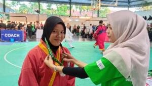 Seragam Silat Sang Ayah Antar Siswi SDM 14 Surabaya Raih Juara II di Tengah Persiapan TKA