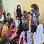Serunya Lokasari di Bantaran Kalimas, Anak-Anak Belajar Cerita Sambil Adu Cepat Kuis