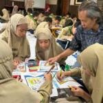 Siswa Kelas IV Mugeb Primary School Belajar dan Berkreasi lewat Damar Kurung