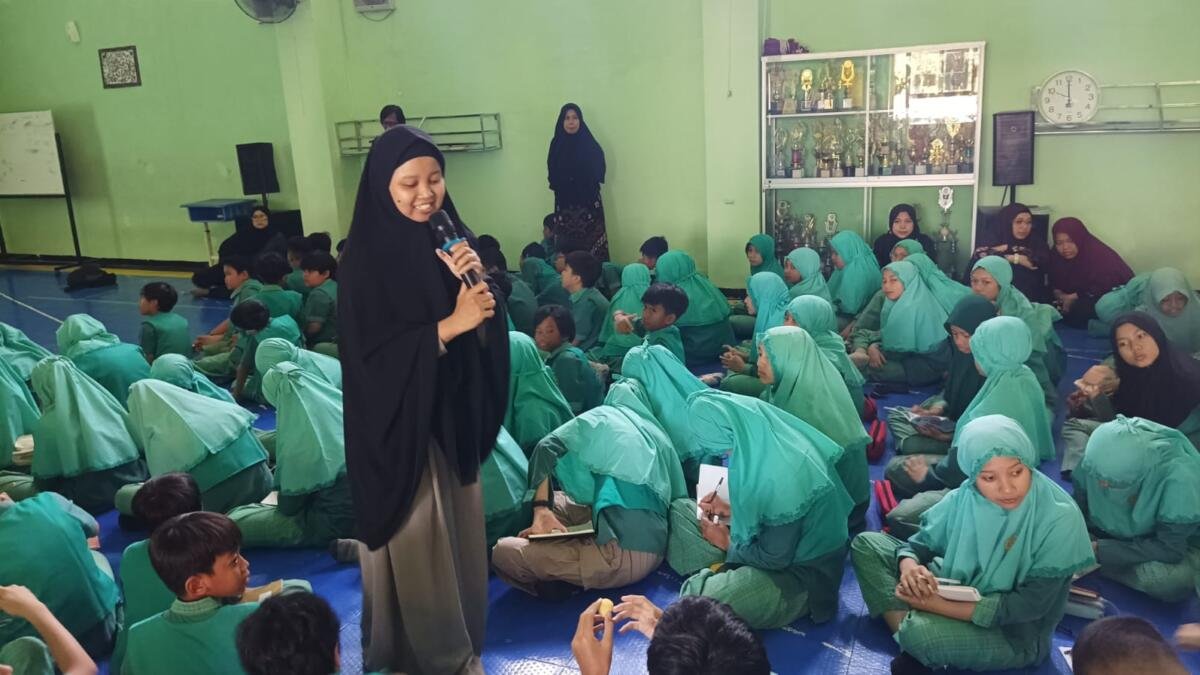 Siswa Sekolah Kreatif Baratajaya Bongkar Bahaya Gula