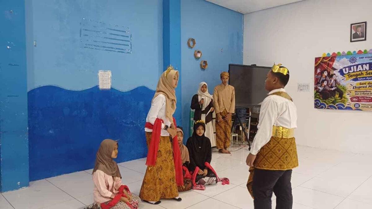 Siswa Spemia Latih Kekompakan Lewat Drama Roro Jonggrang dan Timun Mas dalam Bahasa Jawa