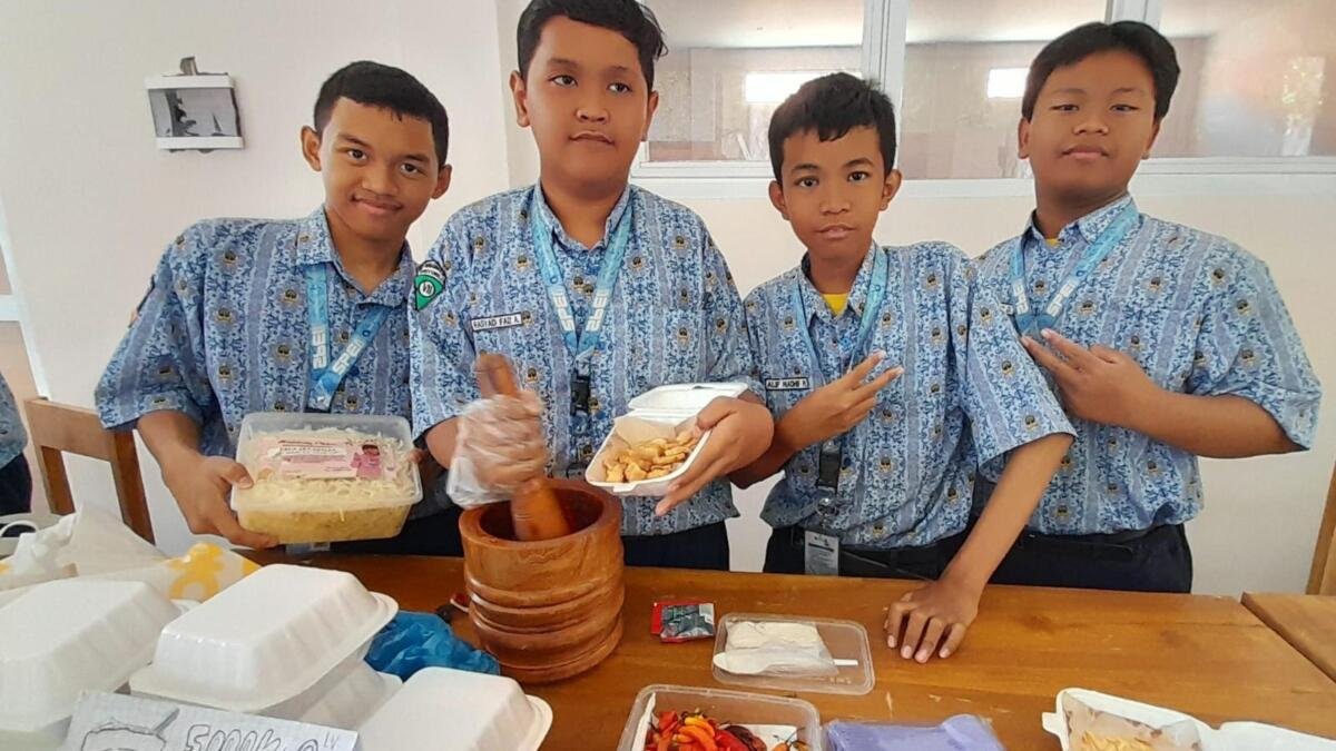 STS Entrepreneur Spemia, Siswa Jual Tahu Kocek hingga Jelly Susu