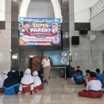 Super Parent SD Muhammadiyah 1 Krian Ajarkan Public Speaking kepada Siswa Kelas 4