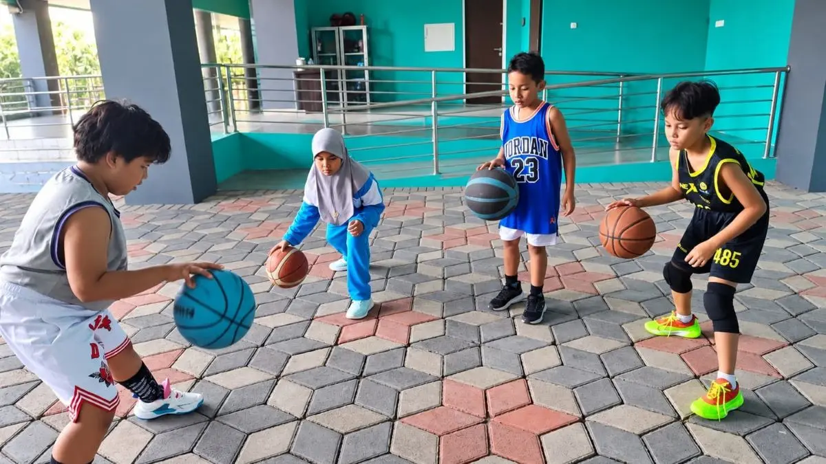 Bukan Sekadar Basket, Talent Basket SD Mumtaz Belajar Disiplin dan Percaya Diri