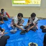 Ubah Limbah Jadi Cuan, Mahasiswa KKN UAD dan UMJ Olah Janggel Jagung Jadi Briket