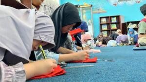 Usai Belajar Menjahit, Siswa Kelas 5 SD Muhammadiyah 8 Tulangan Belajar Membuat Pola