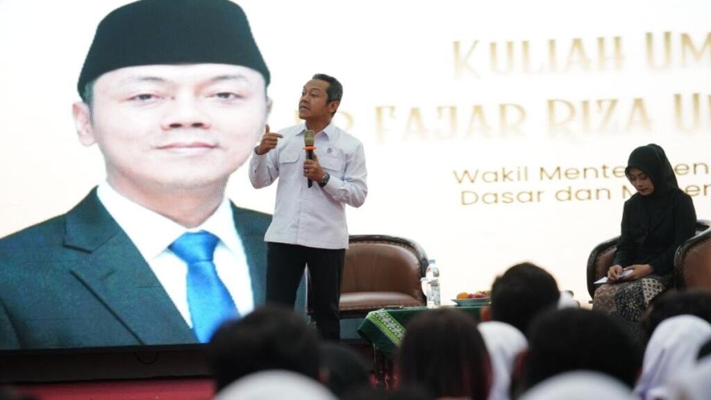 Wamen Dikdasmen RI Ajak Mahasiswa Umsura Tetap Berpikir Kritis di Era AI dan Memiliki Mentalitas Juara