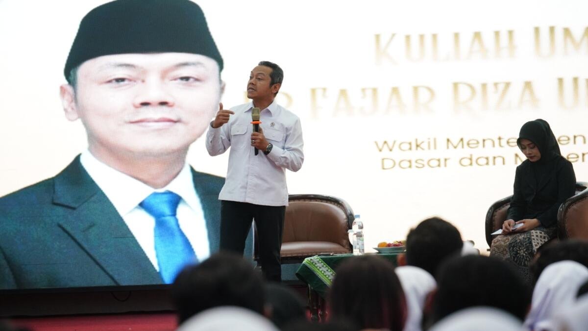 Wamen Dikdasmen RI Ajak Mahasiswa Umsura Tetap Berpikir Kritis di Era AI dan Memiliki Mentalitas Juara
