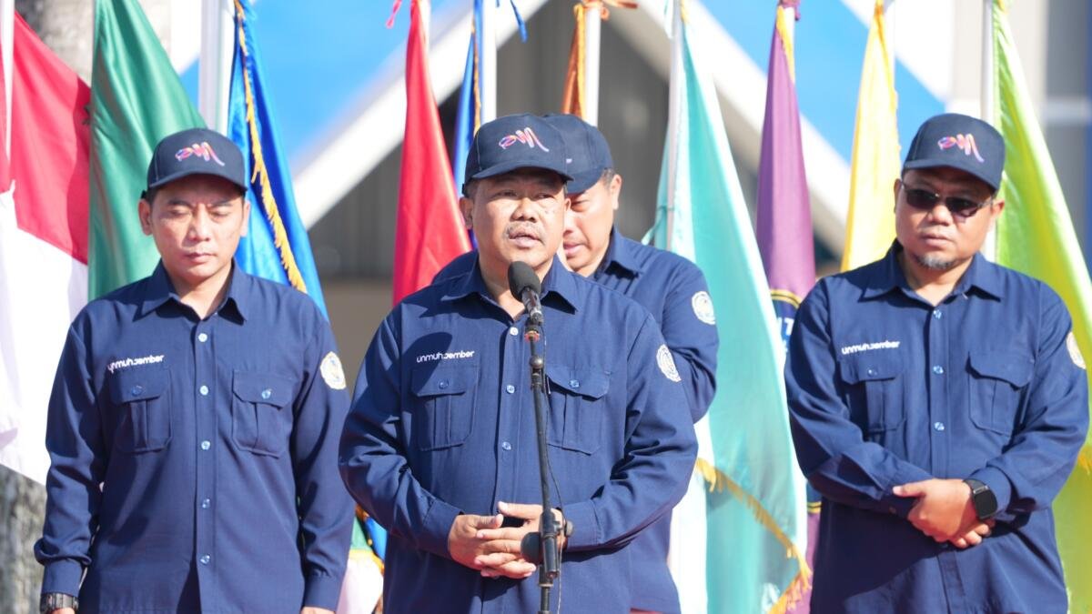 Wani Ngimpi, Wani Ngelakoni: Ribuan Mahasiswa Baru Unmuh Jember Antusias Ikuti Opening PKKPIMB 2026