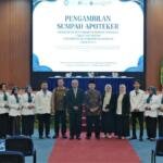 12 Apoteker Angkatan Pertama UM Bandung Resmi Disumpah, Rektor Tekankan Integritas