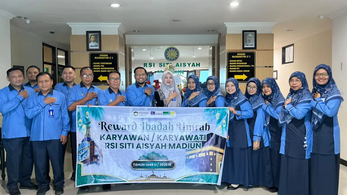 Penuh Haru, Direksi RSI Siti Aisyah Madiun Lepas Secara Simbolis 5 Karyawan Penerima Reward Umroh 1448 H/2026 M