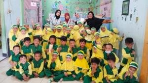 Belajar Bikin Sushi, 52 Murid TK ABA Ketegan Antusias Ikuti Happy Kids With Ikrom