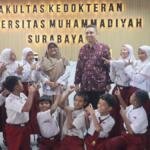 Belajar dari Dokter, Siswa Sekolah Inovatif Jagir Praktik Cek Denyut Nadi