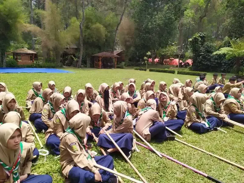 Dari Hutan Coban Talun, Mamumtaza Tanamkan Iman dan Kemandirian Siswa
