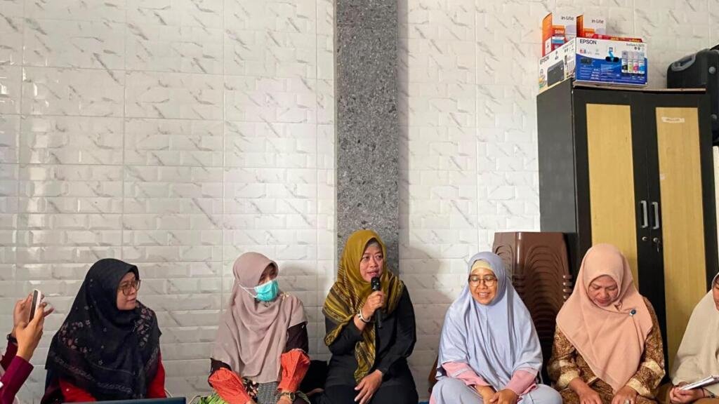 Dinkes Kota Batu Edukasi Kesehatan Mental Santriwati Al-Furqon