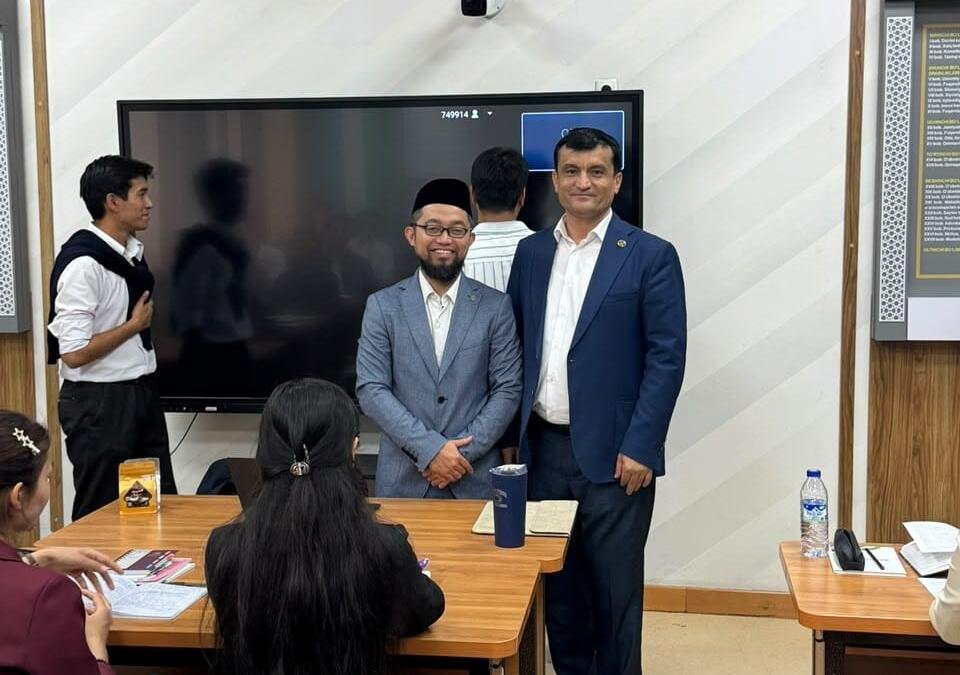 Dosen UMM Mengajar di Uzbekistan, Perluas Jejaring Akademik hingga Gagas Konstitusi Hijau untuk Bangsa