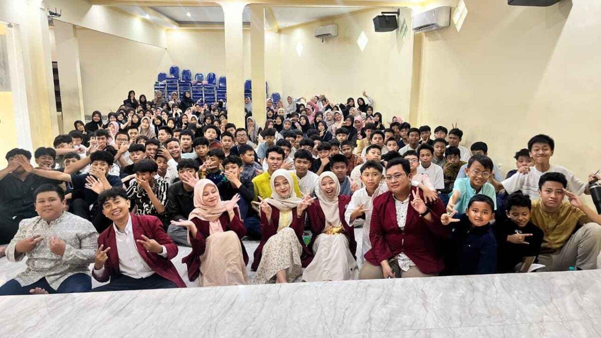Dua Bulan Penuh Kenangan, Mahasiswa PLP Umsura Pamit dari SMP Muhammadiyah 10 Surabaya