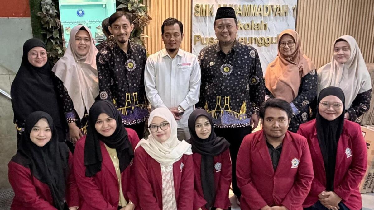 Dua Bulan PLP di SMK Muhammadiyah 1 Surabaya, Mahasiswa Umsura Praktik Mengajar