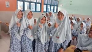 Empat Siswi Kelas 8F Berprestasi, Ini Daftar 10 Besar Nilai Bahasa Arab SMPM 12 Paciran