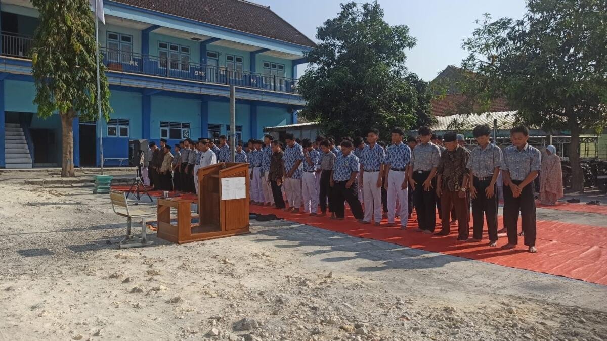 Gelar Shalat Istisqa, SMK Muhammadiyah 12 Sekaran Lanjutkan dengan Servis Motor Gratis