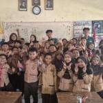 Gunung Meletus Mini, Cara Mahasiswa KKN UMG Edukasi Siswa tentang Bencana