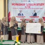 Guru SD Mugres Belajar Lesson Study, dari Merancang hingga Merefleksikan Pembelajaran