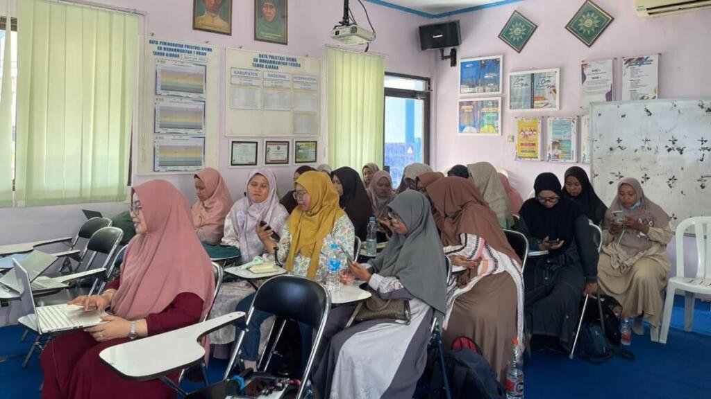 Guru SD Muhammadiyah 1 Krian Belajar Gemini AI untuk Pembelajaran Masa Depan