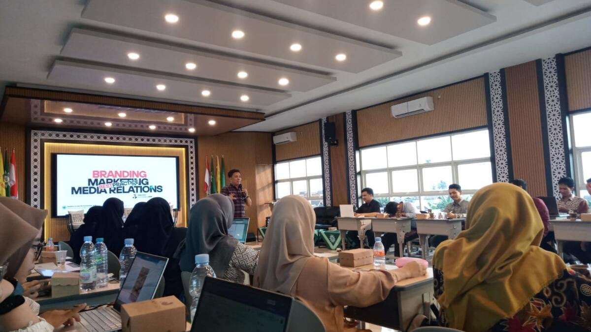 Perkuat Citra Sekolah, Guru SD Muhammadiyah 1 Krian Belajar Jurnalistik
