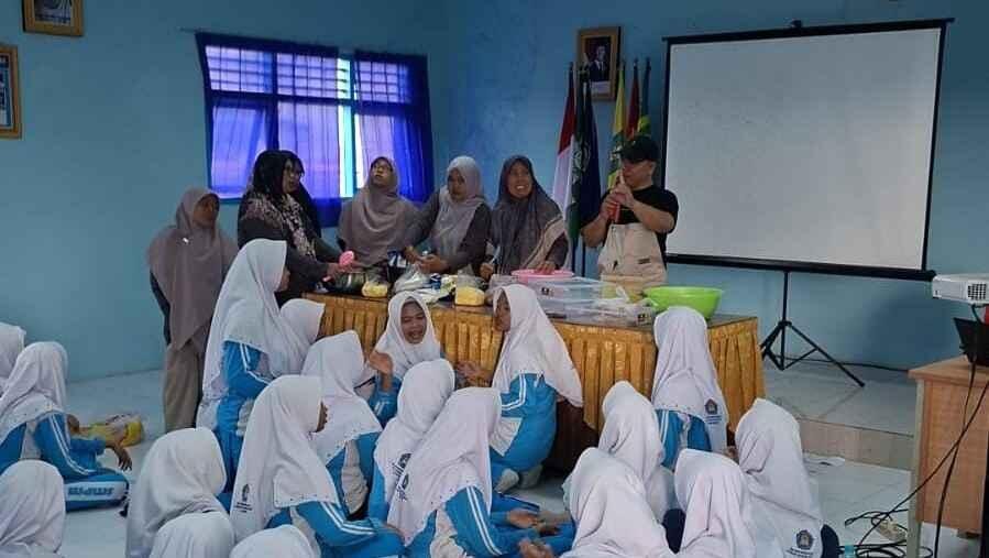 Hari Ke-3 Kokurikuler, Siswa SMP Mudama Diajarkan Bikin Donat Kentang