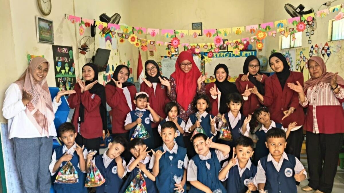 Haru dan Hangat, 6 Mahasiswa PGPAUD Umsura Pamit dari TK Krisnamurti 1 Surabaya