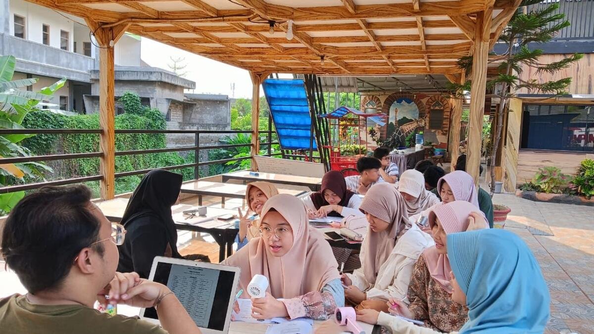 Jauh dari Orang Tua, Siswa Smamita Digembleng dalam Kegiatan English Camp
