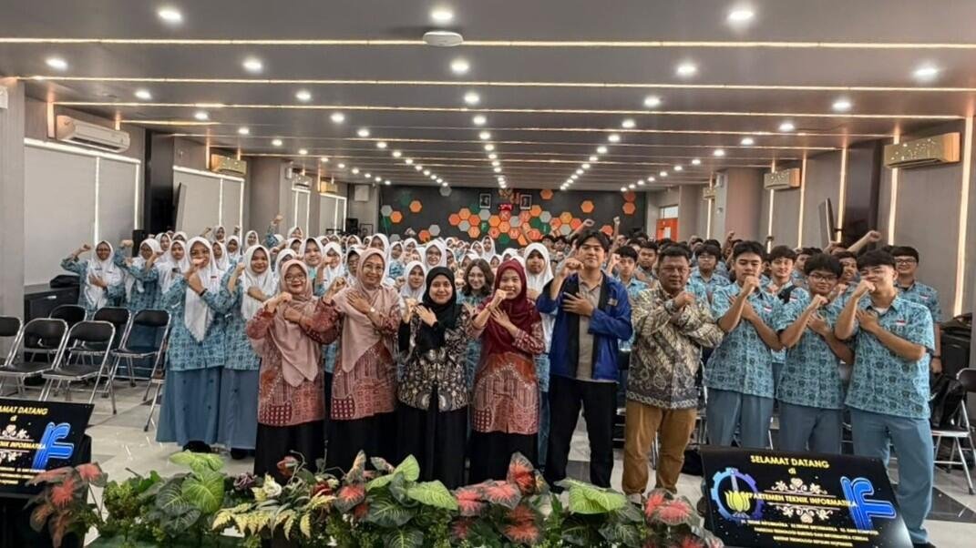 Jelajahi Laboratorium ITS, Murid Smamda Kenali Dunia Kampus