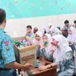 Jelang TKA, Siswa Smamsa Sambangi Guru dan Adik Kelas