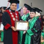 Kakak Jadi Biarawati, Wisudawan Umsida Asal Flores Ini Ukir Prestasi di Tengah Perbedaan Keyakinan