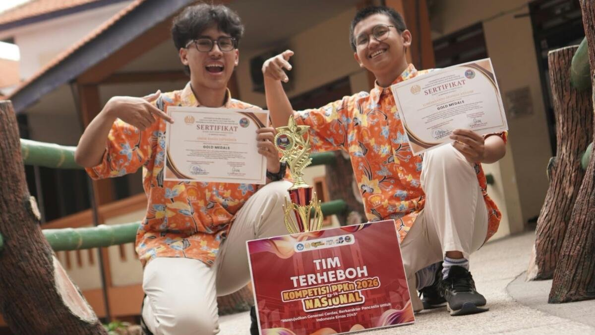 Kalahkan 122 Peserta, Dua Siswa Smamita Sabet Gold Medal Kompetisi PPKn Nasional