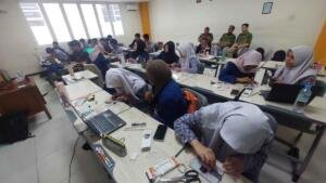 Serunya Siswa Smamda Surabaya Jelajahi Dunia IoT dalam Edufair 2026
