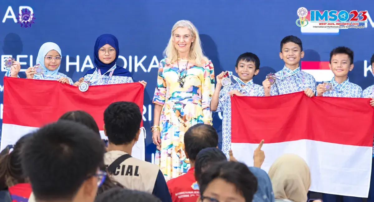 Dua Siswa Mudipat Raih Medali Perak IMSO, Wakili SD Muhammadiyah Jatim di Ajang Internasional