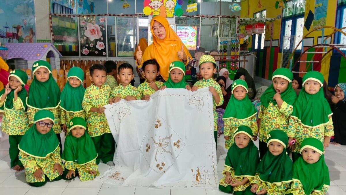Semarak Hari Batik Nasional, PAUD Karangasem 2 Paciran Kenalkan Seni Membatik dengan Canting