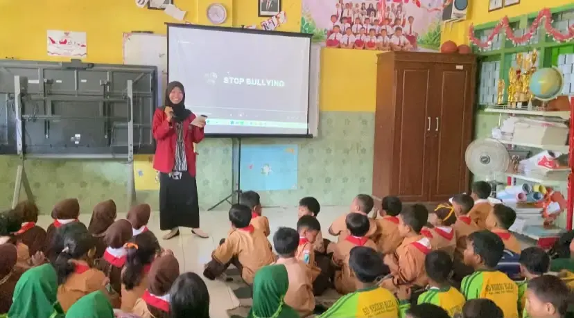 Tanamkan Pendidikan Karakter, Mahasiswa PLP II Umsida Gelar Edukasi Anti-Bullying hingga Nobar