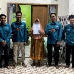 Mahasiswa KKN Serahkan Sertifikat Halal untuk UMKM Rujak di Sukoanyar Cerme Gresik