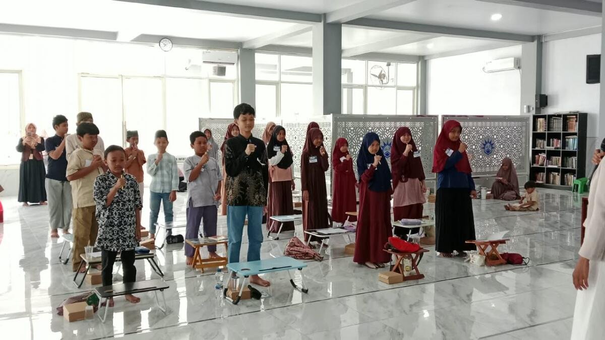 Masjid Butuh Generasi Penerus, Ar-Royyan Buduran Latih Anak Berani Bicara di Depan Umum
