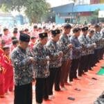 Perbanyak Istighfar, SDM Limas Gelar Salat Istisqa di Halaman Sekolah