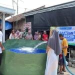 Peduli Warga Terdampak Kemarau, RSM Kalikapas Lamongan Distribusikan Air Bersih