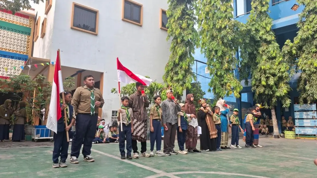Sumpah Pemuda SD Ikrom: Guru Hadirkan Teatrikalisasi Puisi