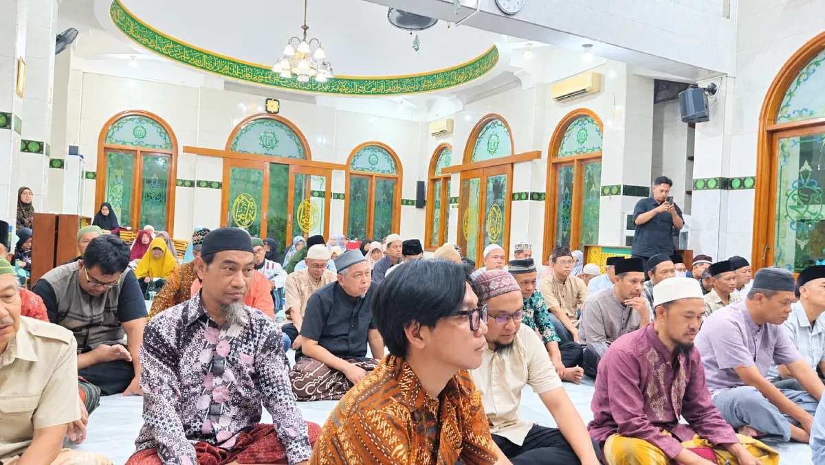 Merawat Shalat dan Al-Qur’an, Menyiapkan Keluarga Menuju Surga