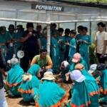 Tanam Mangrove Sendiri, Siswa SD Muhammadiyah 1 Driyorejo Gresik Belajar Merawat Pesisir Sejak Dini