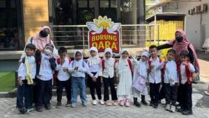 Dari Pabrik Mie ke Ruang Belajar: Menumbuhkan Rasa Ingin Tahu dan Syukur Anak Sejak Dini