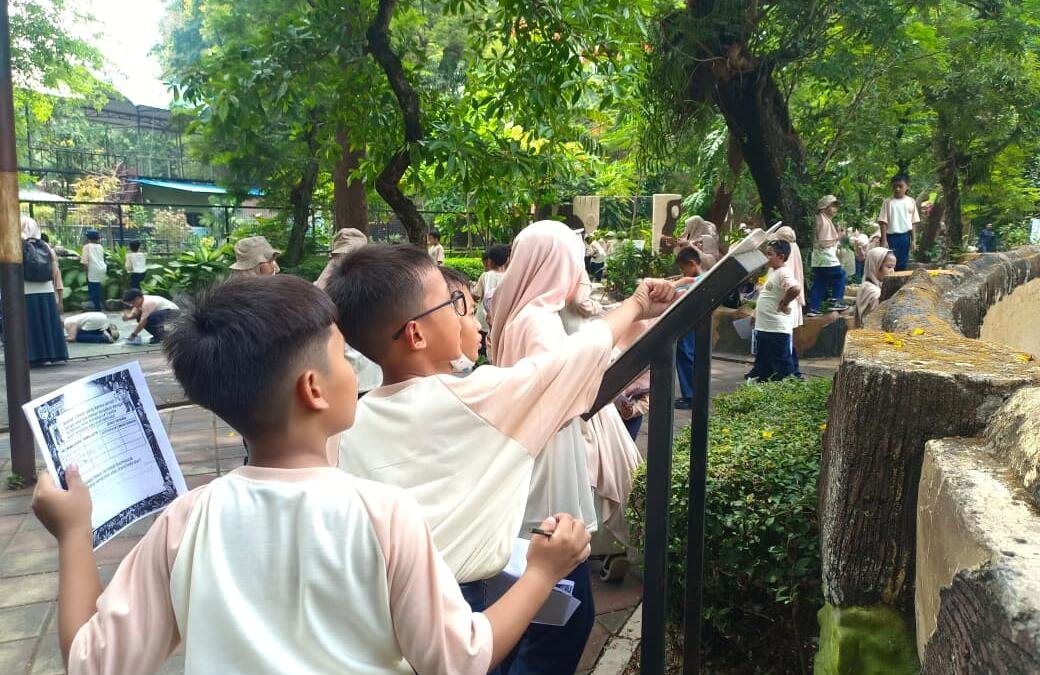 Belajar Satwa Secara Langsung, 216 Siswa SD Mumtaz Kunjungi Kebun Binatang Surabaya