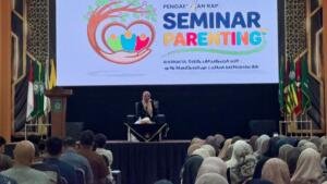 Smamda Surabaya Gelar Seminar Parenting, Ajak Orang Tua Rangkul Anak Sebelum Mengatur